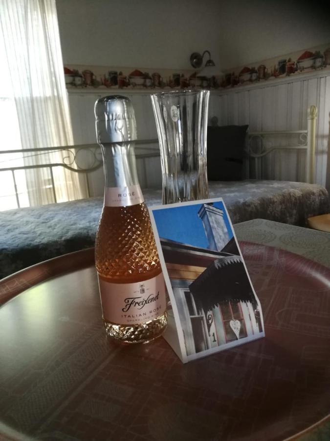 Kirkkokadun Amanda Ja Olga Bed and Breakfast Uusikaupunki Eksteriør billede